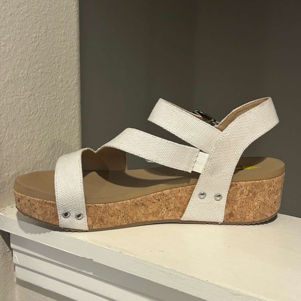 Volatile Women’s Biloxi Ivory/Tan Wedge Strap Sandals Size 11 PV118 Ivory NIB - Picture 3 of 10